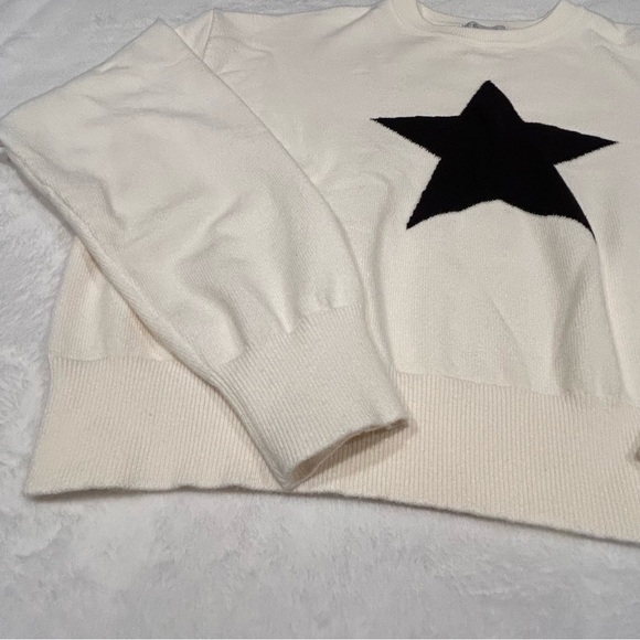 Orange Kiss Essentials white cropped sweater w/ a black star graphic Size Small - Picture 3 of 9
